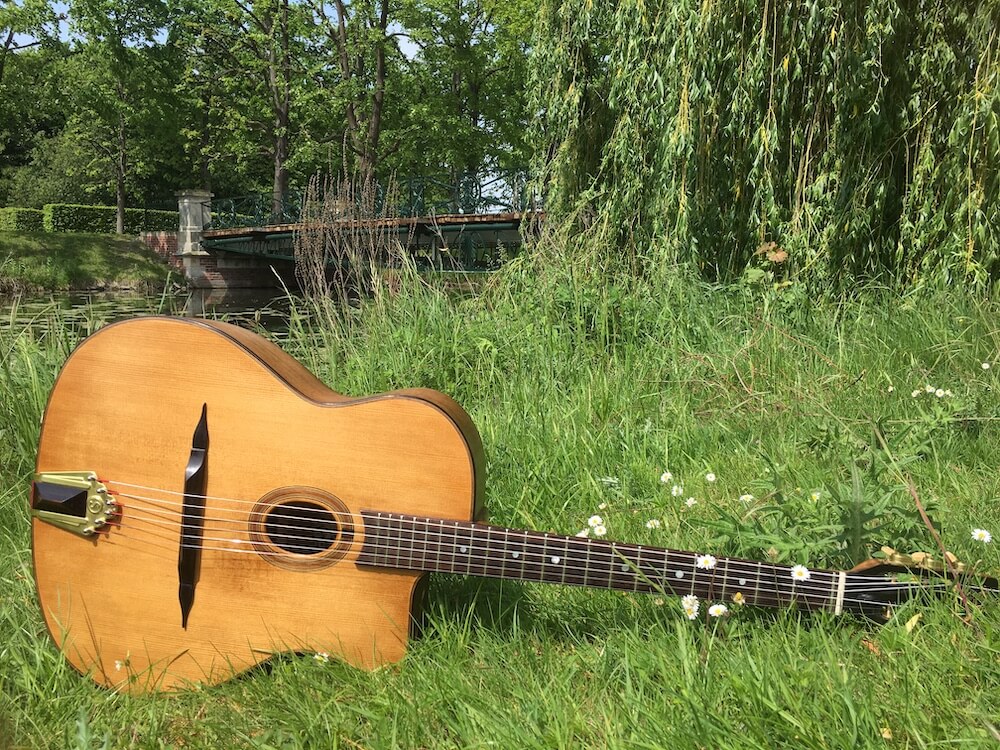 A nice guitar, by luthier Martin Holtzmann
